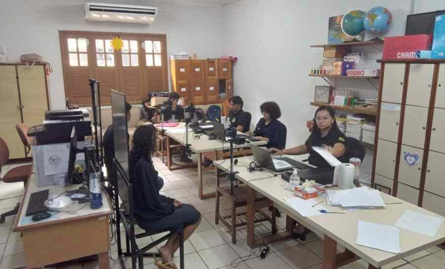 Parceria entre escola e Polícia Civil emite 90 carteiras identidade para estudantes e promove reflexões sobre cidadania